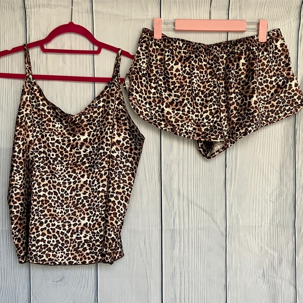 Like New!! Leopard Print Women's Sleepwear Set